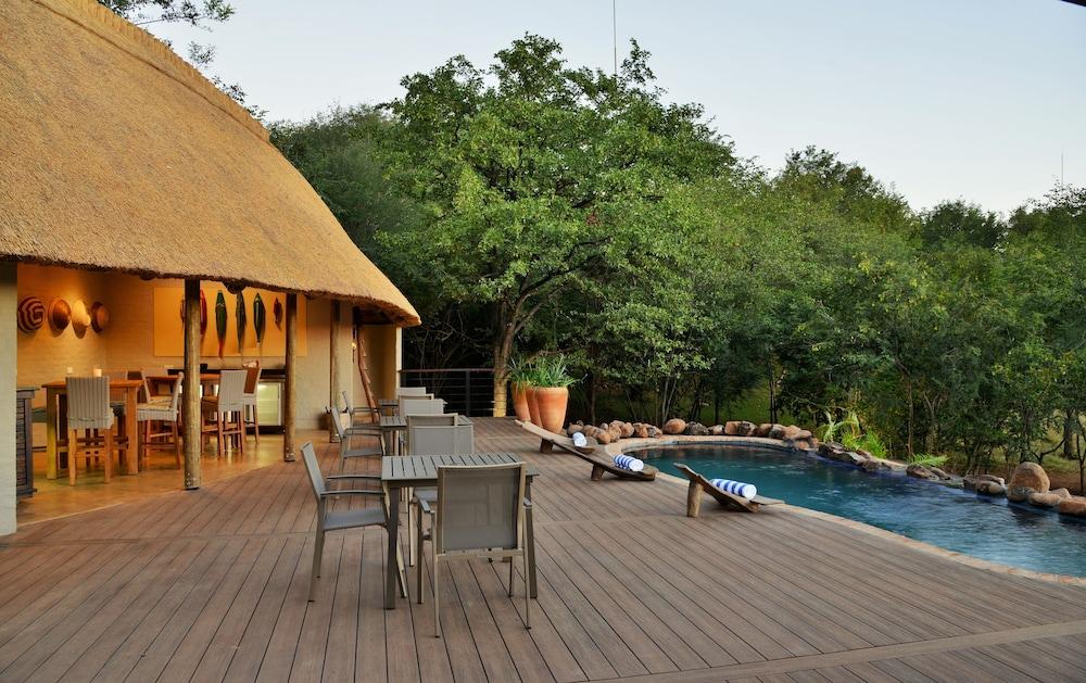 Victoria Falls Safari Club Exterior foto